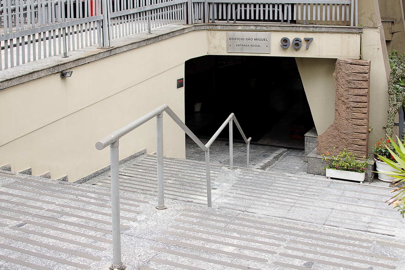 b)Entrada Edif Pedestres.jpg